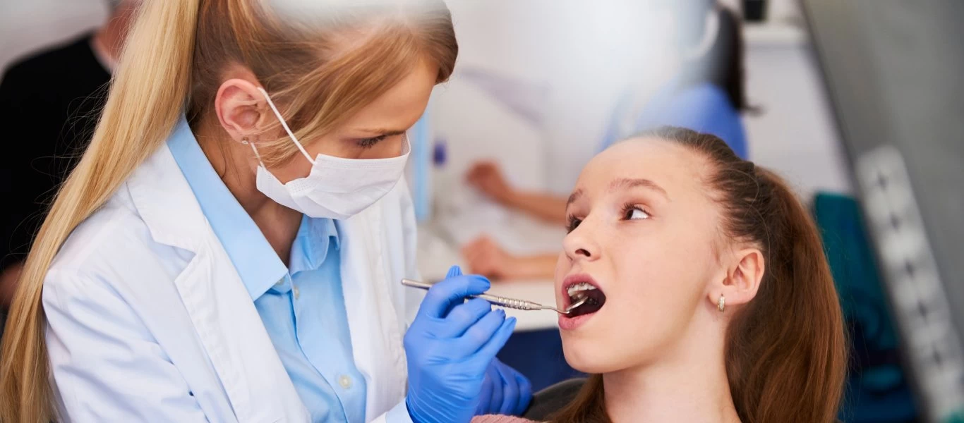 Πώς θα αποφύγεις την τερηδόνα με τρεις φυσικές θεραπείες